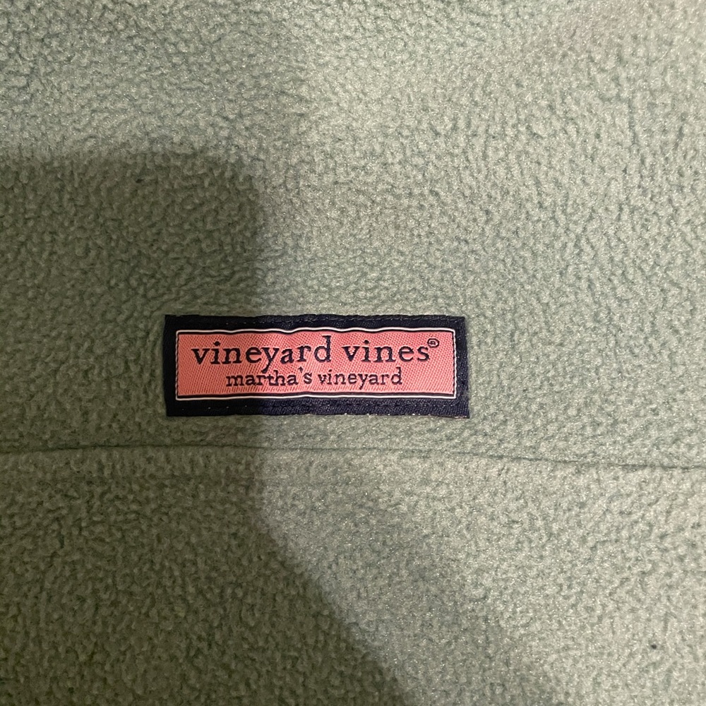 vineyard vines pullover - Picture 3 of 6